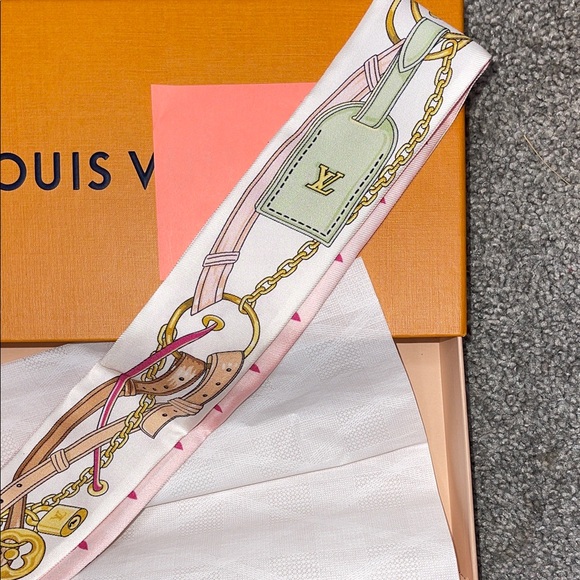 Louis Vuitton Pink and Cream Silk Scarf - Picture 4 of 7